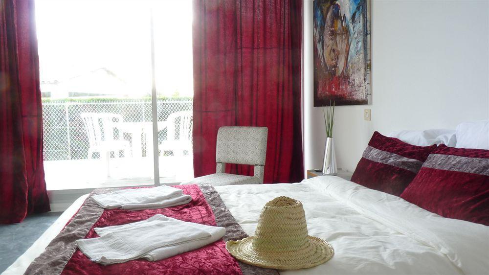 Hotel Sable Et Soleil - Port, Plage Et Jacuzzi Prive เฟรฌูส ภายนอก รูปภาพ