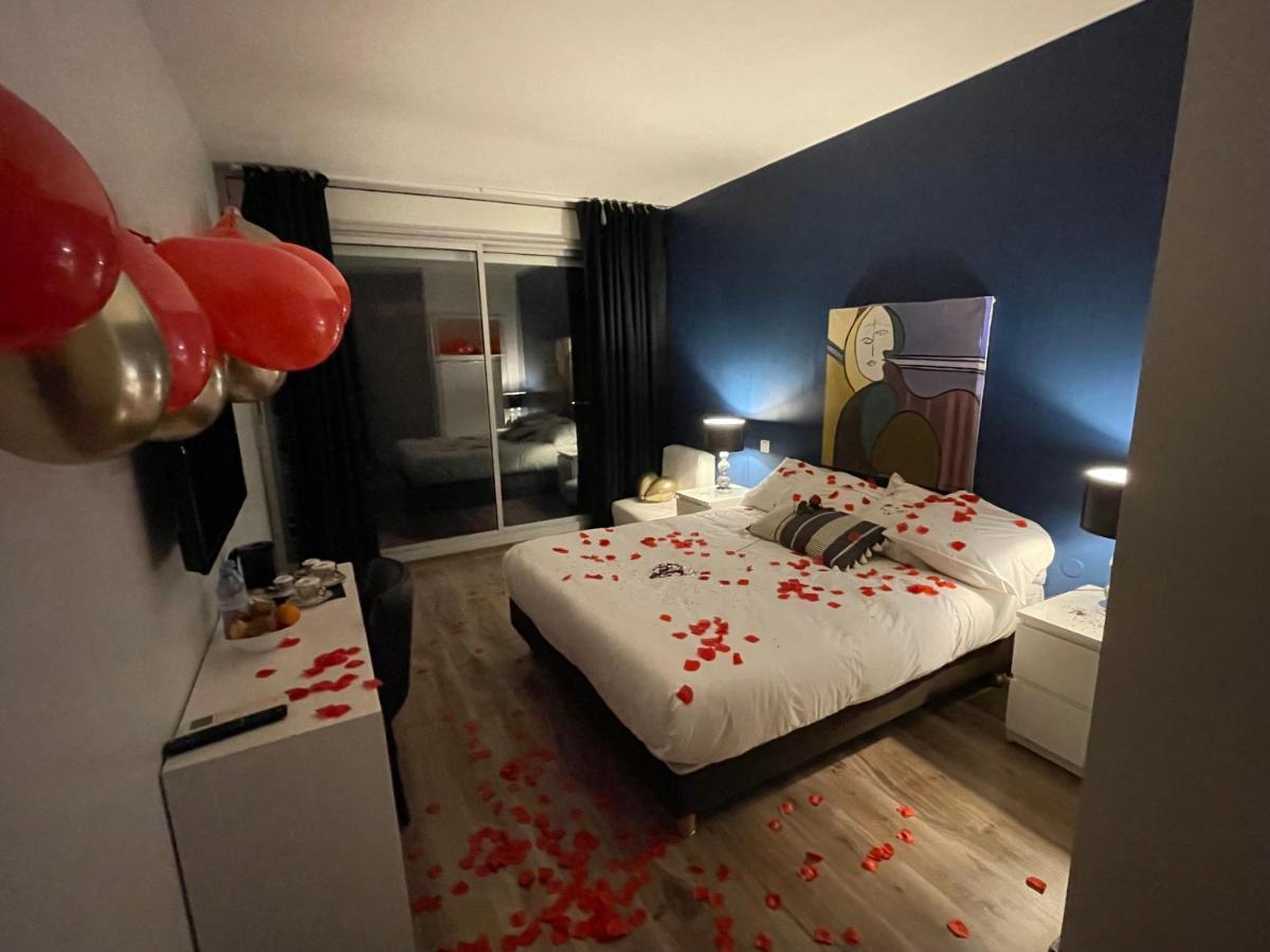 Hotel Sable Et Soleil - Port, Plage Et Jacuzzi Prive เฟรฌูส ภายนอก รูปภาพ