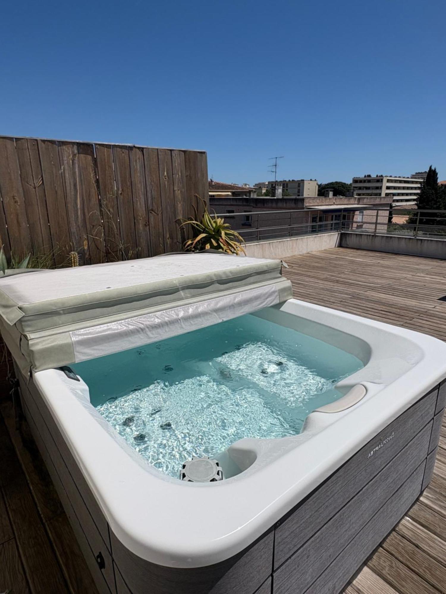 Hotel Sable Et Soleil - Port, Plage Et Jacuzzi Prive เฟรฌูส ภายนอก รูปภาพ