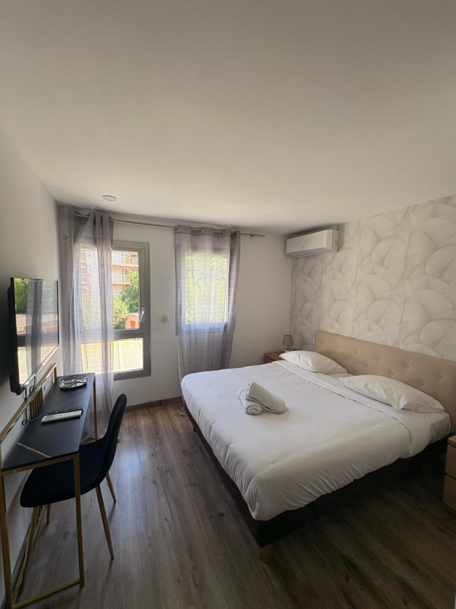 Hotel Sable Et Soleil - Port, Plage Et Jacuzzi Prive เฟรฌูส ภายนอก รูปภาพ