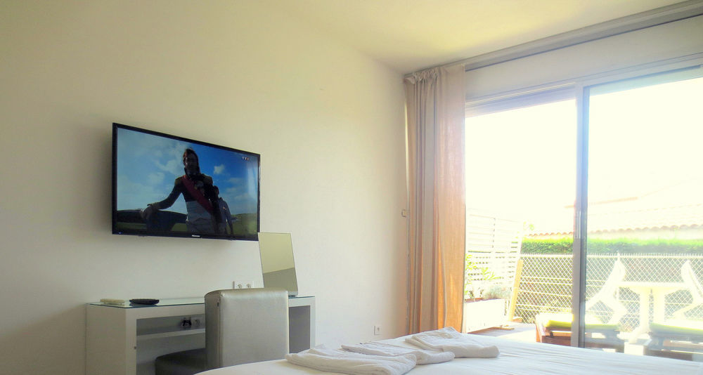 Hotel Sable Et Soleil - Port, Plage Et Jacuzzi Prive เฟรฌูส ภายนอก รูปภาพ