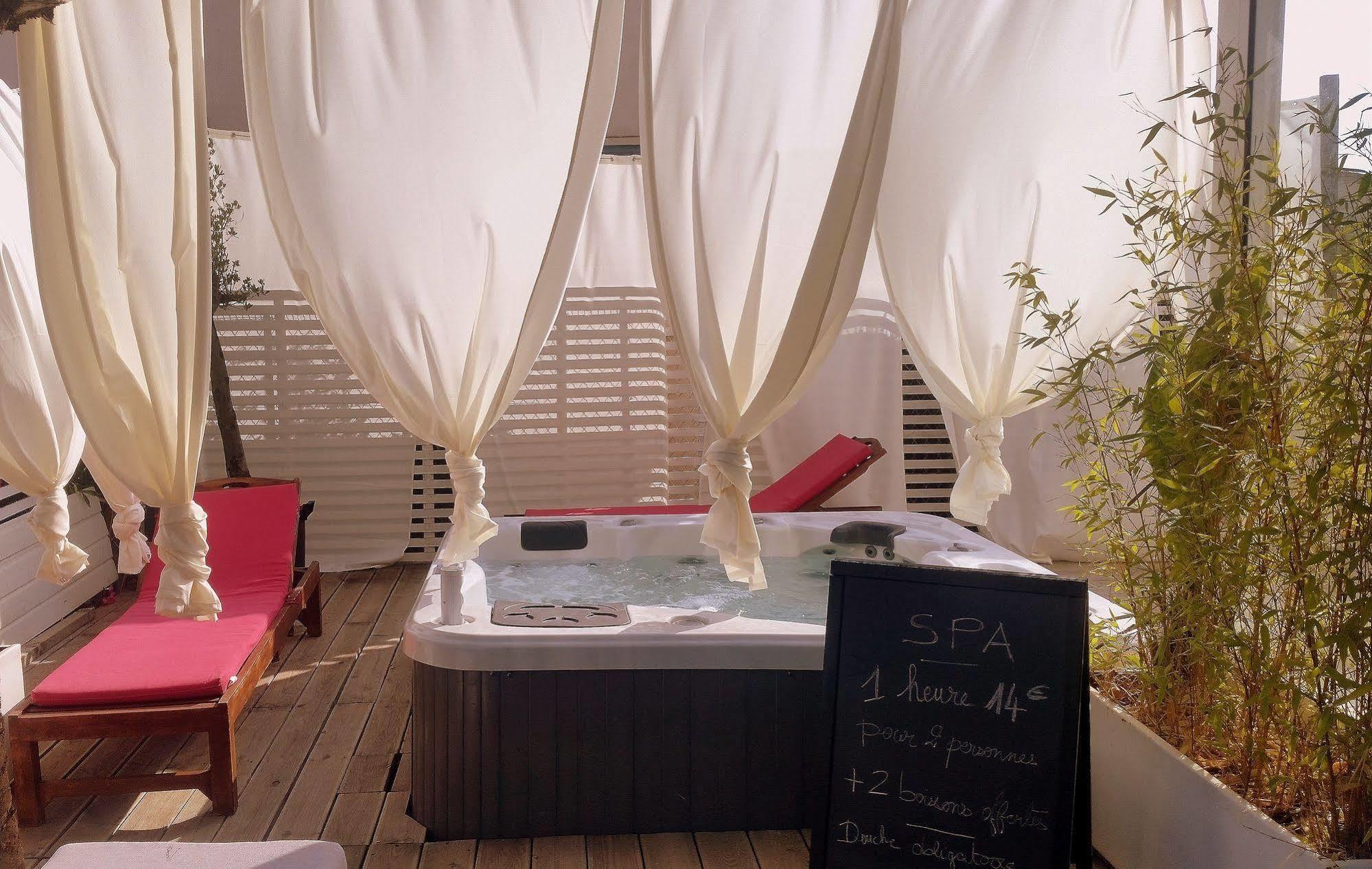 Hotel Sable Et Soleil - Port, Plage Et Jacuzzi Prive เฟรฌูส ภายนอก รูปภาพ